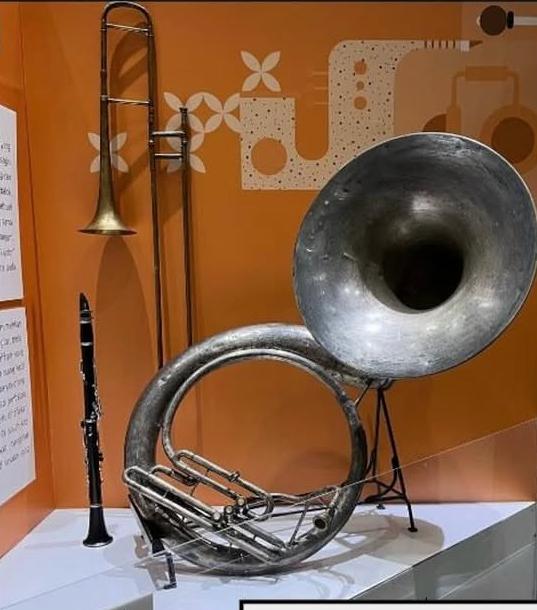 Alat musik tanjidor catrawarta Terompet helicon sousaphone dikenal sebagai terompet atun turut memperkenalkan tanjidor kepada generasi muda dok dinas kebudayaan dki jakarta